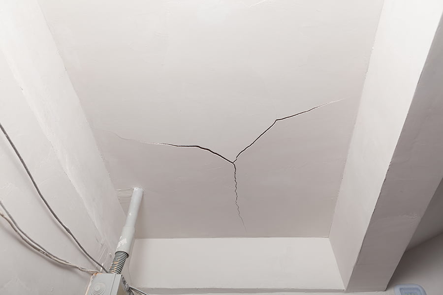 roof cracks at home